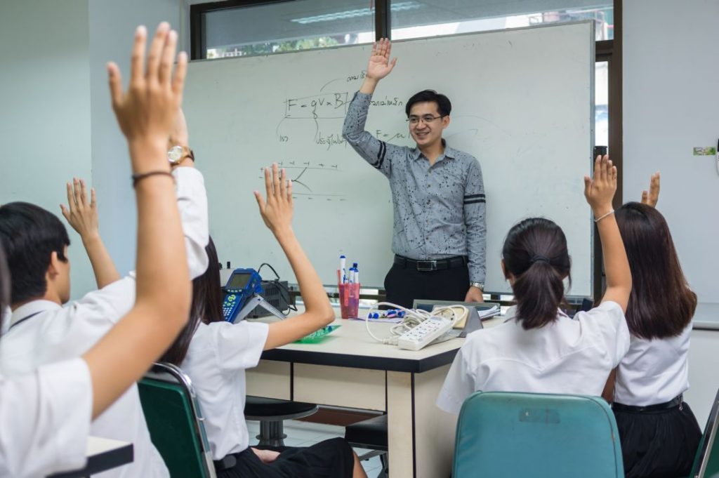 physics tutor teaching secondary school physics to teenagers